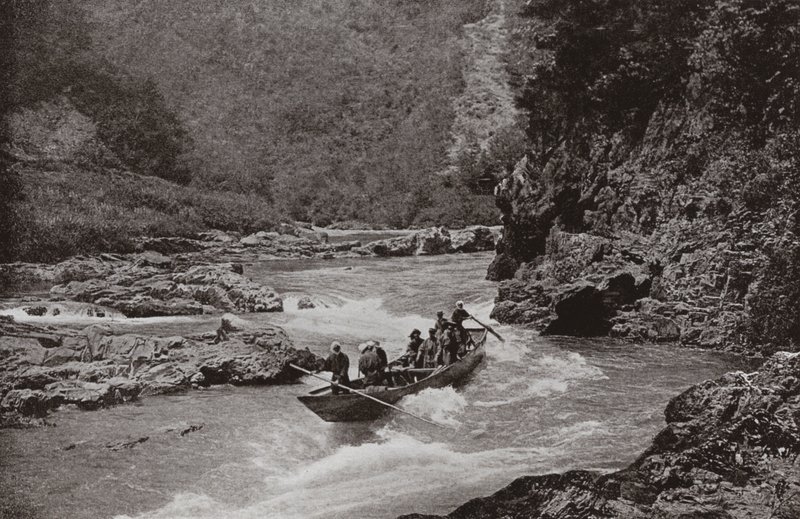 Descente des rapides de la Katsura-gawa (photo n/b) - Herbert Ponting