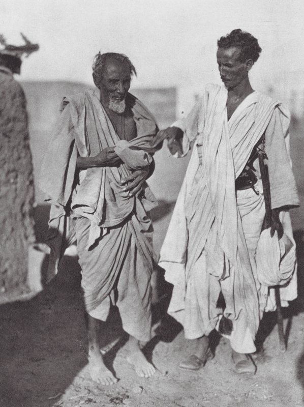Afrique : Hommes Bisharin, désert nubien - Hugo Adolf Bernatzik