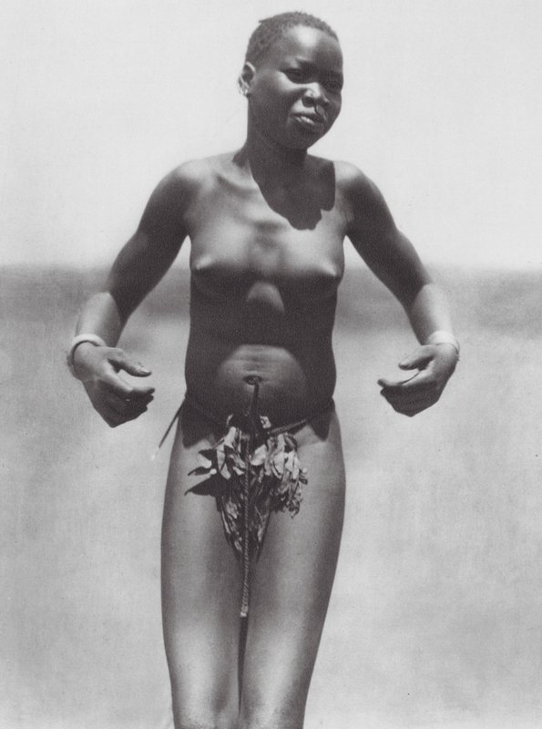 Afrique : Danseuse, Djur oriental - Hugo Adolf Bernatzik