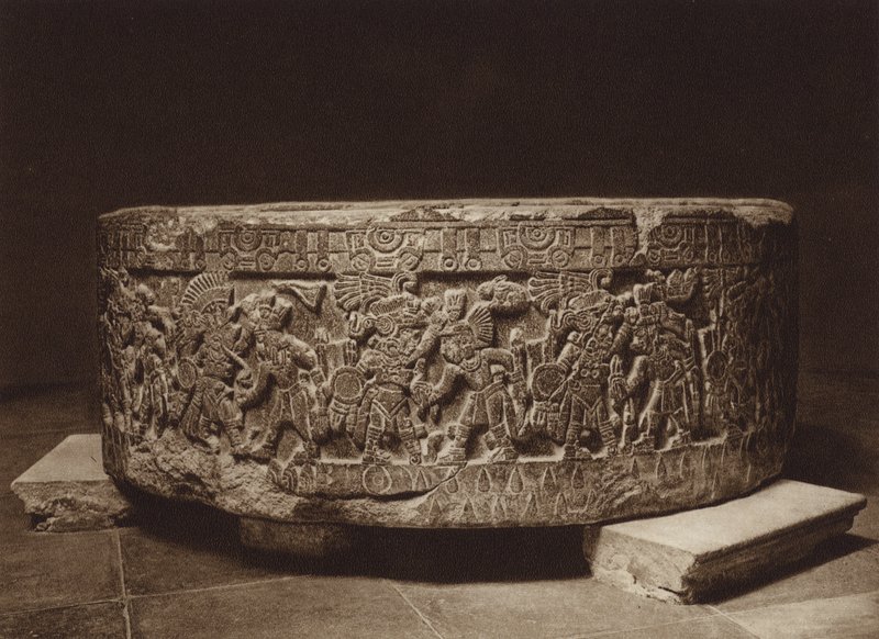 Mexique : Autel sacrificiel du roi Tizoc, Musée national (photo n/b) - Hugo Brehme