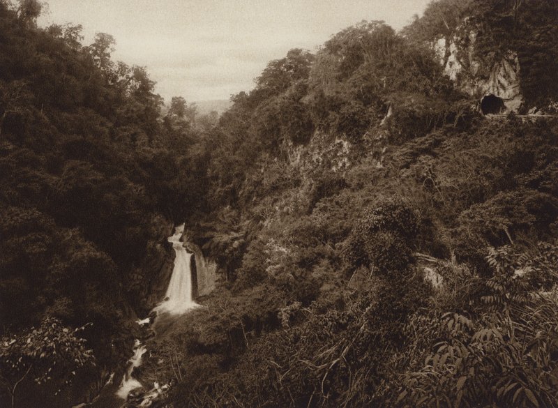 Mexique : Atoyac, Salto de agua (photo n/b) - Hugo Brehme