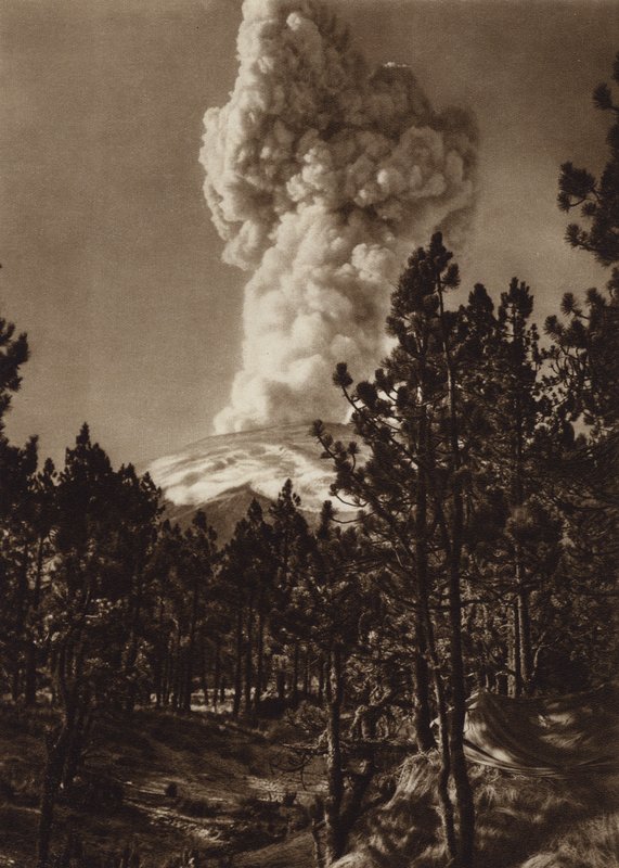 Mexique : éruption du Popocatepetl, vue de Tlamacas (photo n/b) - Hugo Brehme