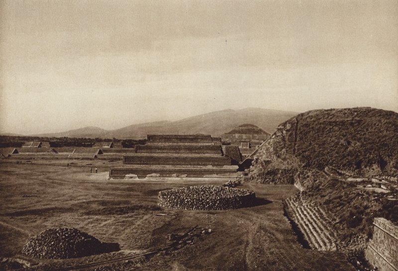 Mexique : San Juan Teotihuacan, Vue des terrasses de la Citadelle (photo n/b) - Hugo Brehme