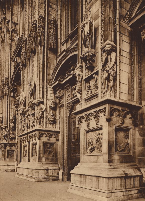 Duomo di Milano : Détail de la façade (photo n/b) - Italian Photographer
