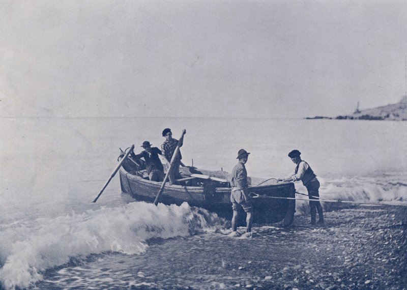 Italie : Bordighera, pêcheurs revenant au port - Italian Photographer
