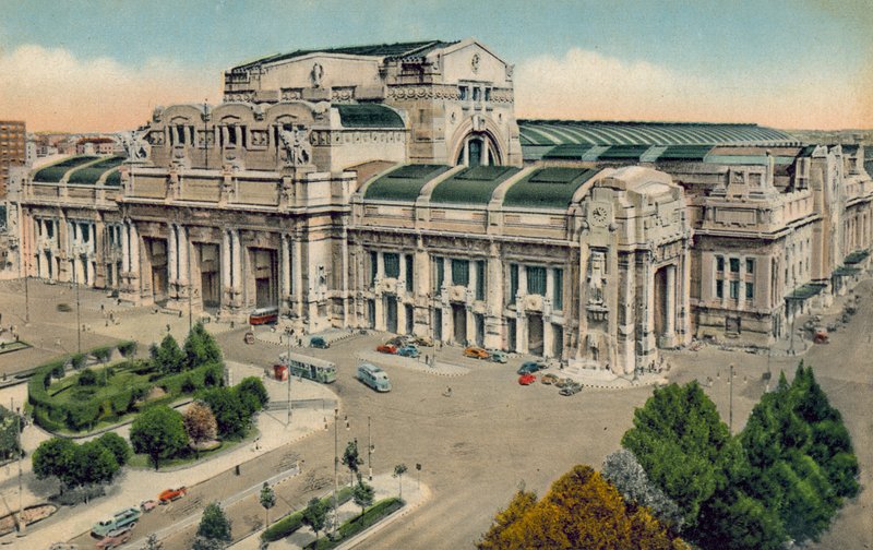 Milan / Milan : Stazione Centrale (photo couleur) - Italian Photographer