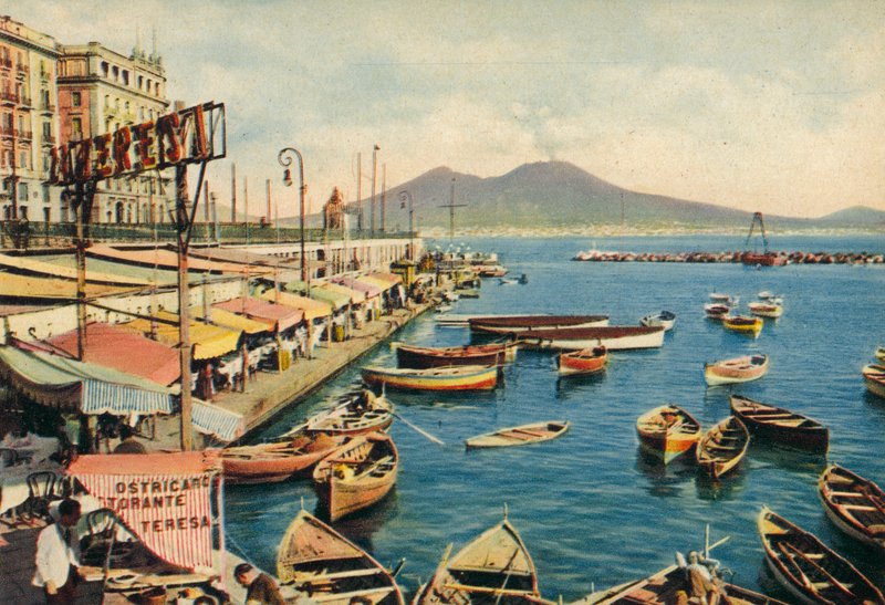 Napoli / Naples : Santa Lucia avec le Vésuve (photo couleur) - Italian Photographer