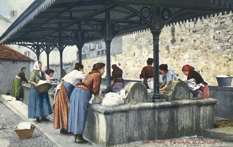 San Remo, Italie, femmes lavant des vêtements - Italian Photographer