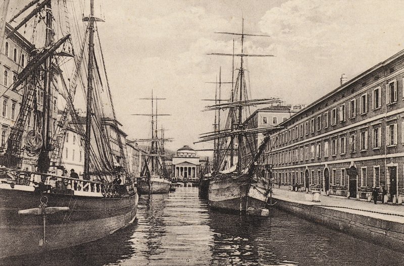 Trieste : Canale Grande (photo n/b) - Italian Photographer