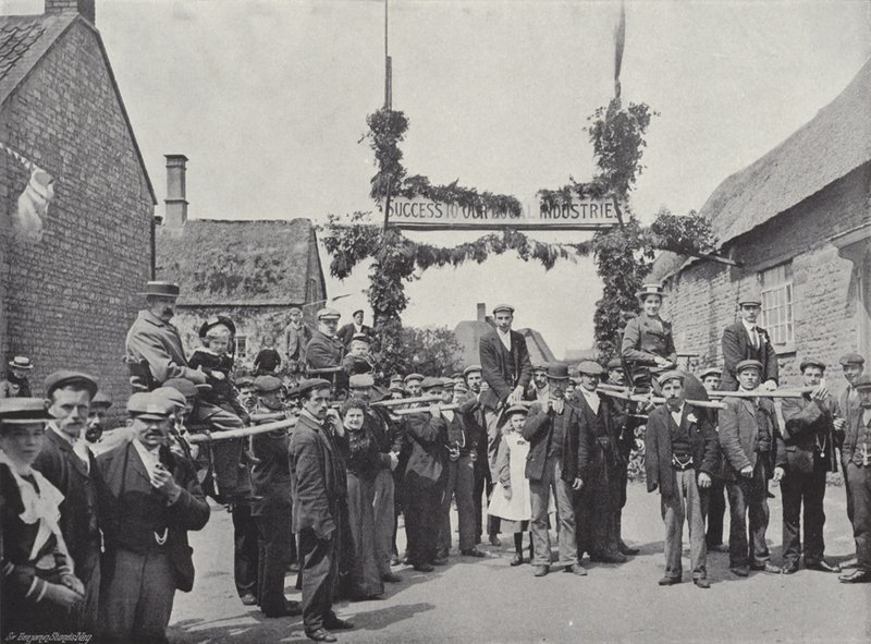Foire du mât de Corby, chaises et poteaux pour les visiteurs - J. Benjamin Stone