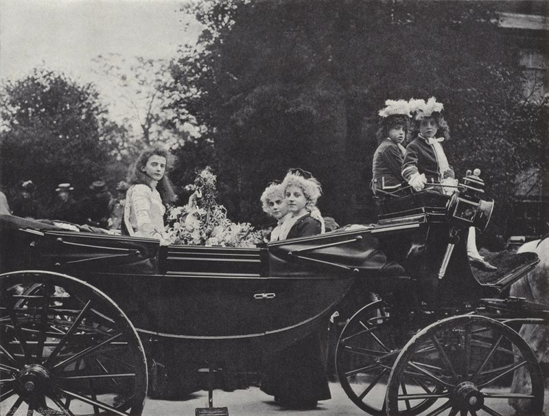Festival du 1er mai de Knutsford, la reine et ses accompagnateurs - J. Benjamin Stone