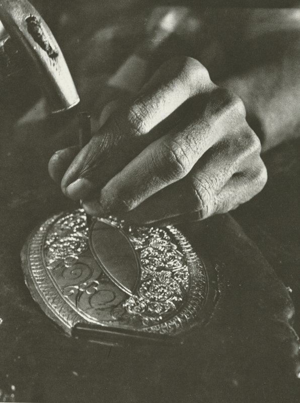Artisan kandyen au travail - Lionel Wendt