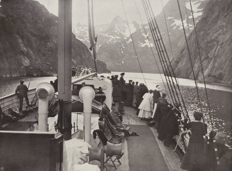 Bateau de tourisme dans le fjord de Trold - Norwegian Photographer