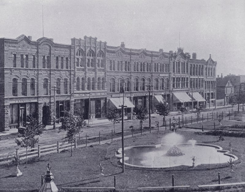 Canada : Victoria Row, depuis Queen