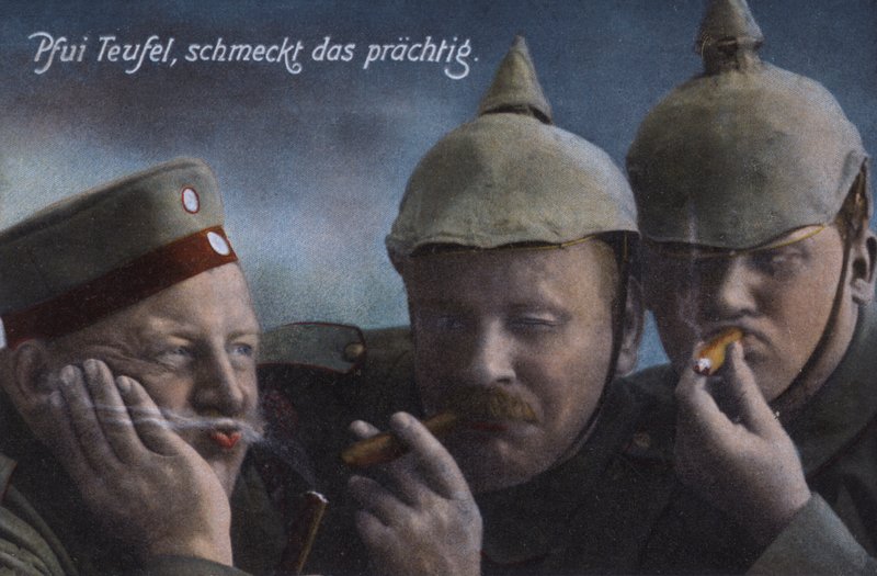 Soldats allemands profitant de cigares - Photographer German