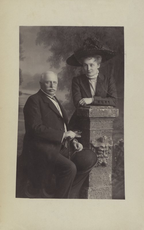 Graf Ferdinand von Zeppelin, concepteur et constructeur de dirigeables allemand, et sa femme Isabella - Photographer German