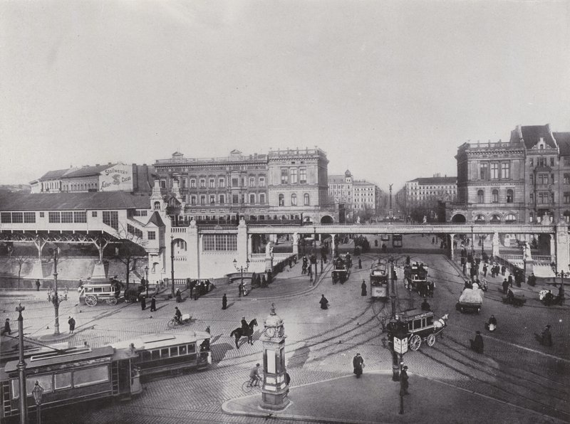 Hallesches Tor avec la station de métro aérien - Photographer German