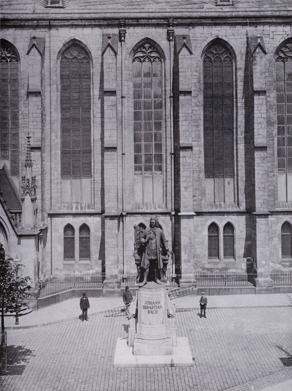 Leipzig : Thomaskirche avec monument de Bach - Photographer German