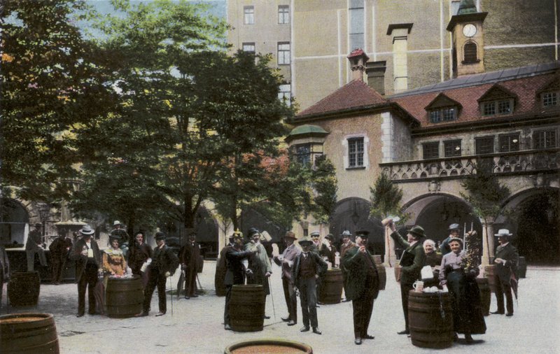 Munich : Brasserie royale, cour - Photographer German