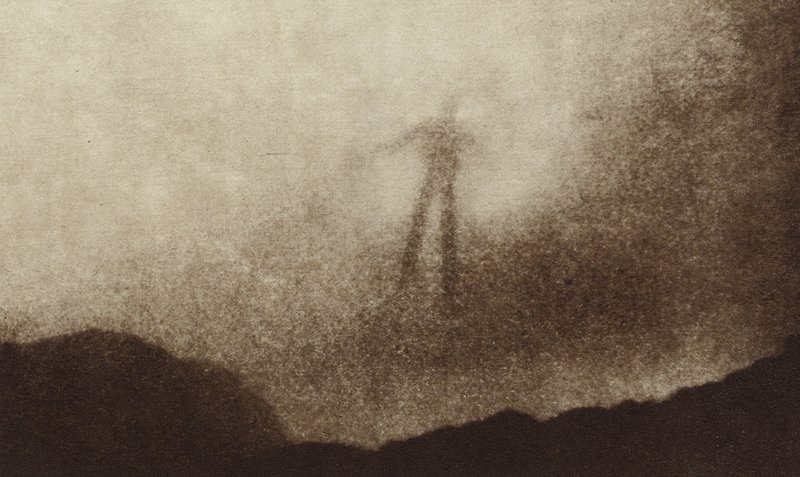 Spectre du Brocken dans les montagnes du Harz en Allemagne, photographié pour la première fois (photo n/b) - Photographer German