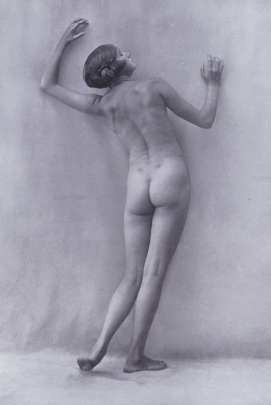 Le corps beau, culture physique pour les femmes (photo n/b) - Photographer German