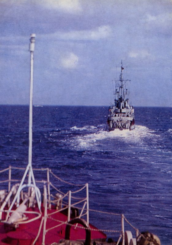 Ensemble avec la flotte de la bannière rouge de la Baltique et la marine polonaise, la marine populaire de l