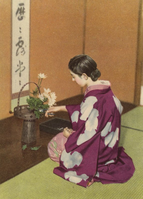Fille créant une composition florale - Photographer Japanese