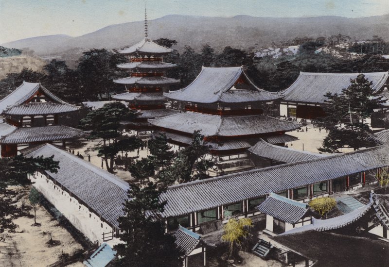 Japon, vers 1912 : Horyu-ji, le plus ancien temple bouddhiste du Japon, construit il y a environ 1300 ans, Yamato - Photographer Japanese