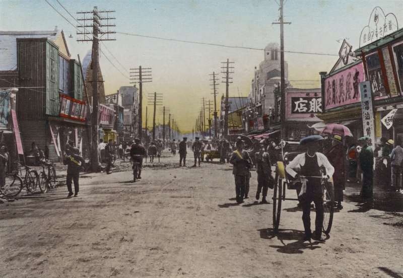 Japon, vers 1912 : Rue du Théâtre, Yokohama (photo) - Photographer Japanese