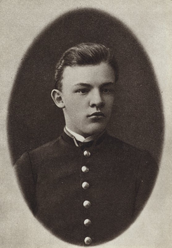 Lénine diplômé du Gymnasium, Simbirsk, 1887 - Russian Photographer