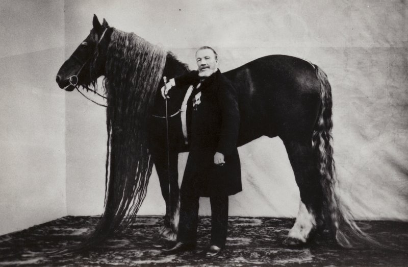 Artiste de cirque russe Akim Nikitin avec un cheval - Russian Photographer