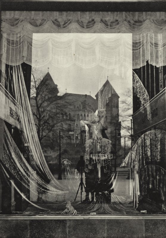 Berlin : Vitrine Michels (photo n/b) - Sasha Stone