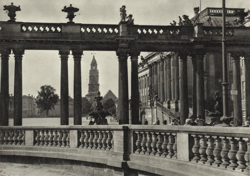 Potsdam, Palais de la ville, Colonnades sur la Havel - Sasha Stone