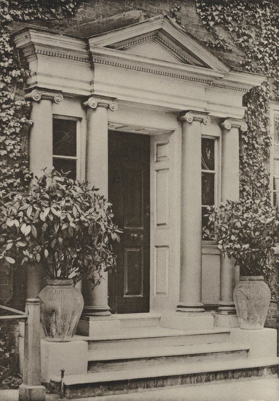 Porte, East Pallant, Chichester (photo n/b) - William Galsworthy Davie
