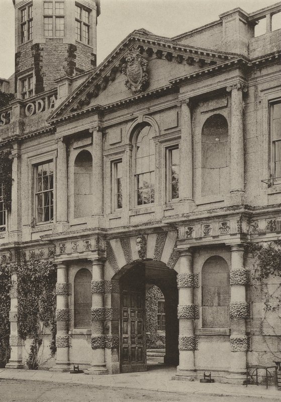 Porte, Le Portail, Château Ashby, Northants (photo n/b) - William Galsworthy Davie