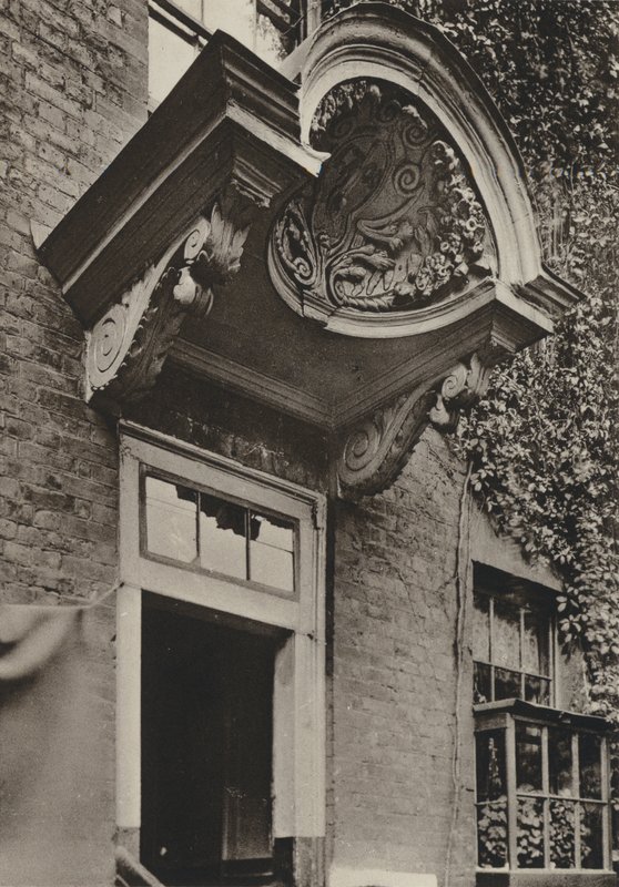 Porte, The Manor House, Bermondsey, Londres - William Galsworthy Davie