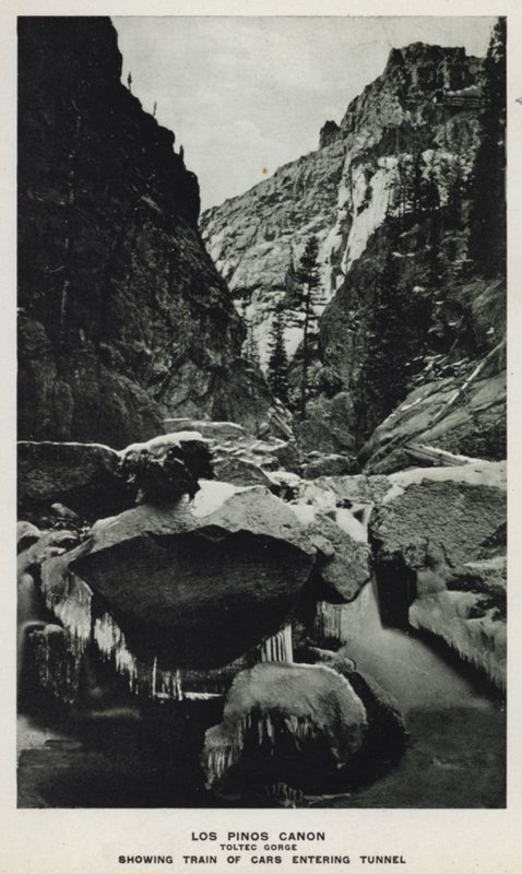 Canyons du Colorado : Los Pinos Canon, Toltec Gorge, montrant un train entrant dans le tunnel - William Henry Jackson