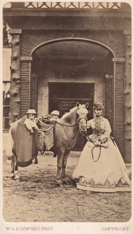 Princesse Alexandra avec le prince Albert Victor et le prince George - William and Daniel Downey