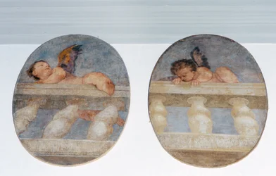 Deux putti ailés grimpant sur une balustrade, médaillons de la sacristie (fresque)