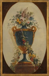 Vase de Fleurs Drapé de Guirlandes