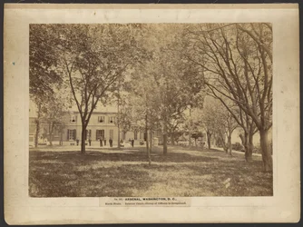 N° 242. Arsenal, Washington, D.C., façade nord. Cour intérieure. Groupe d