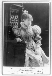 Sarah Bernhardt (1844-1923) dans le rôle de Marie de Neubourg dans 