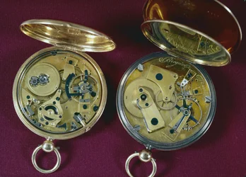 Deux montres, fabriquées à Paris