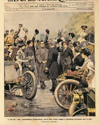 Arrivée à Saint-Pétersbourg de la voiture italienne gagnante (Itala 35/45 HP conduite par Scipione Borghese et Ettore Guizzardi), fin de la course automobile Paris-Pékin, illustration par Achille Beltrame de La Domenica del Corriere, 11-18 août