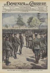 Devant ses soldats venus des tranchées, le général Tettoni est décoré par le duc d