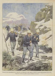 Les soldats alpins transportent au sommet du Rocciamelone (à 3537 mètres) la statue en bronze