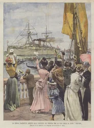 La foule applaudissant assiste au départ de Venise pour la Chine du navire Vesuvio