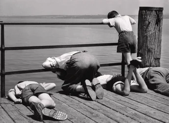 Occupé à pêcher, Italie, vers 1950-60