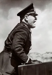 Mussolini faisant un discours