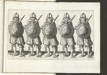 Exercice avec bouclier et lance : cinq soldats alignés avec le rapière dans la main droite et le bouclier sur la poitrine (n° 32), 1618